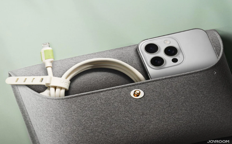 JOYROOM Fluorescent Series S-A53 3A Fast Charging Data Cable—Glow for Your Night